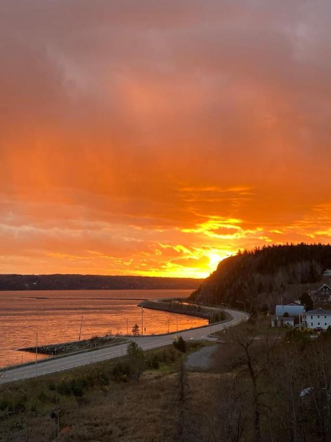 Suite 2 Fleche Du Fjord Vue Saguenay Mont Valin Saint-Fulgence Exterior foto